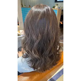 カラー 🩵盛れる顔周り/ 艶カラーemi🩵のヘアスタイル