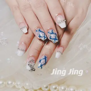 ネイル 🦋 Queenieのネイルデザイン