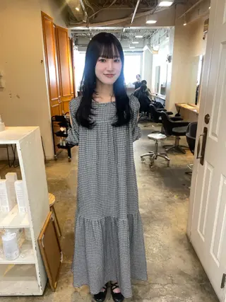 セミロング カラー MIOベージュカラー 柔らかいカラーのヘアスタイル