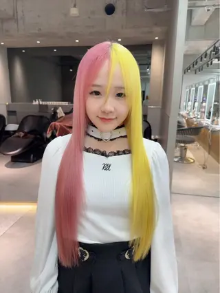ロング カラー みのりハイトーン デザインカラーのヘアスタイル