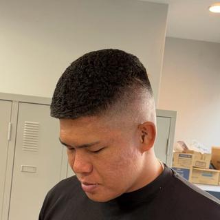 カラー メンズ 角田 凌のヘアスタイル