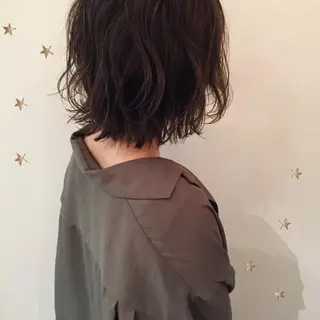 ショート カラー 市川 千夏のヘアスタイル
