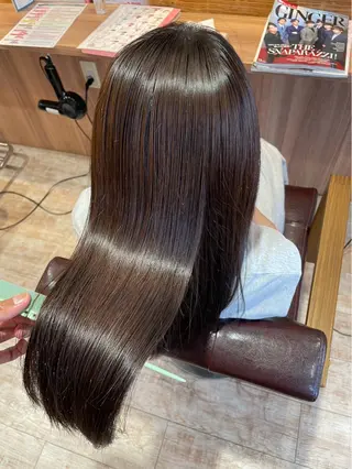 ロング 新岡 萌乃のヘアスタイル