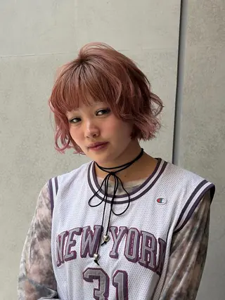 ショート sara ブリーチカラーのヘアスタイル