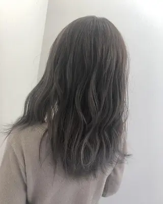ミディアム カラー 白井 つづりのヘアスタイル