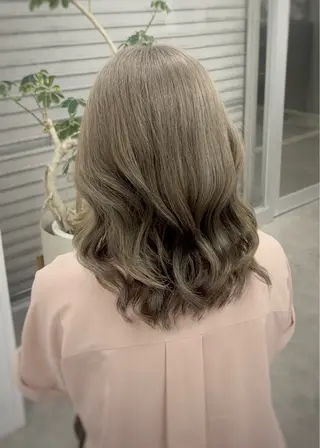 ミディアム 長谷川 日南のヘアスタイル