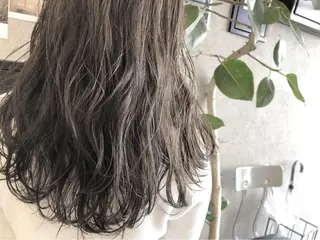ミディアム カラー 顔周りレイヤーカット ブリーチminamiのヘアスタイル