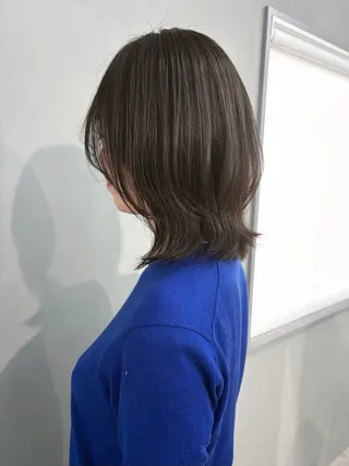ミディアム カラー S. Hitomiのヘアスタイル