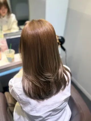 セミロング 女性のための美容師/ 下北沢/ヨシダモモカのヘアスタイル