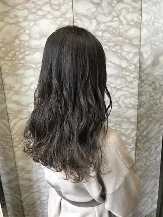 ミディアム カラー 🉐レイヤー/塩見 弘樹🉐渋谷のヘアスタイル