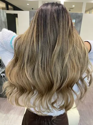 カラー ハイライト&ブリーチ 💇🏼‍♀MAHOのヘアスタイル
