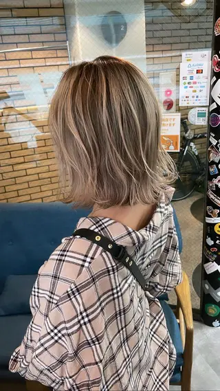 ショート カラー 難波ブリーチカラー 伊藤洋輝のヘアスタイル