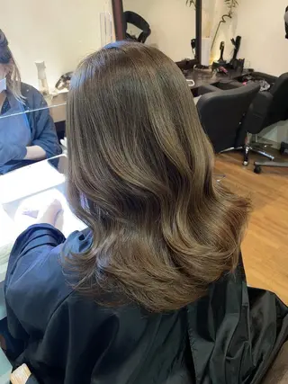 セミロング スタイリスト 佑梨のヘアスタイル