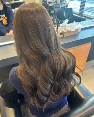 ロング KAREN（ému） 伏見/カットモデルのヘアスタイル