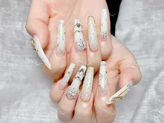 ネイル 🦋 Queenieのネイルデザイン