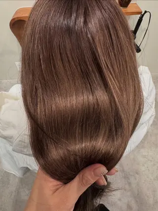 ロング カラー TOIRO ARISAのヘアスタイル