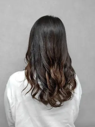 ロング カラー 佐藤 璃咲のヘアスタイル