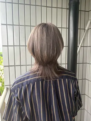 ミディアム カラー ナチュラルカラー/ ハイトーン AMIのヘアスタイル
