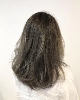 セミロング カラー 白井 つづりのヘアスタイル