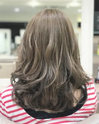セミロング カラー 当日予約🆗✂︎ ウエモト タクのヘアスタイル