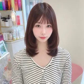 ミディアム 𝑚𝑖𝑤𝑎 / 顔周り/レイヤーのヘアスタイル
