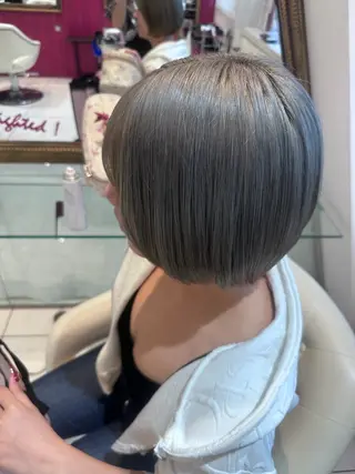 カラー 半田 陽菜のヘアスタイル