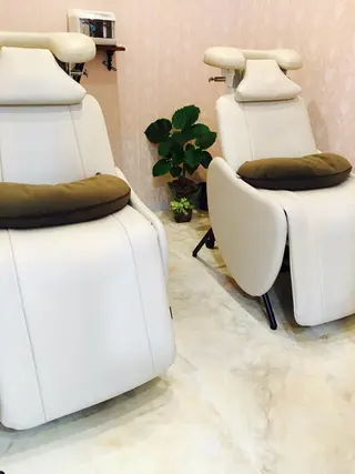 本郷 豊のヘアスタイル