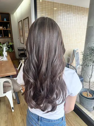 ロング カラー ツキダテ ユイのヘアスタイル