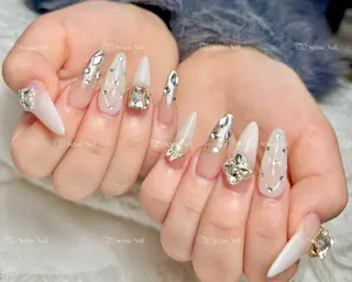 ネイル 🦋 Queenieのネイルデザイン