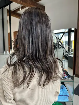ロング カラー 林 美優のヘアスタイル
