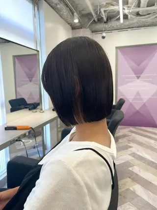 ショート カラー 店長 MANAMI 艶カラー／骨格ボブのヘアスタイル