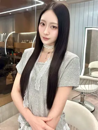 ロング YUI  透明感🌱 グレージュ🌿‬浦和のヘアスタイル