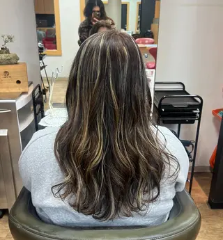ロング カラー オオエ トア／カットモデルのヘアスタイル