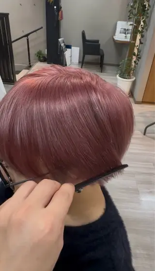 カラー arika オケシ　リョウダイのヘアスタイル