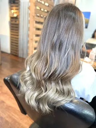 ロング カラー Luzir⭐︎ GEN⭐︎のヘアスタイル