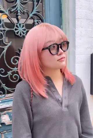 ミディアム カラー ハイトーン💗ピンク 🛼カラフル🍀のヘアスタイル