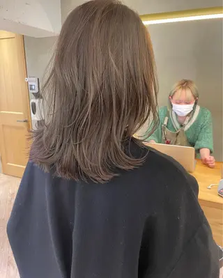 ミディアム 似合わせレイヤー ＆縮毛矯正のヘアスタイル