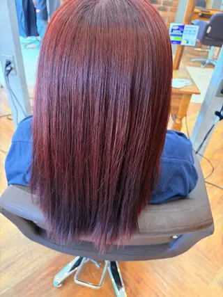 セミロング カラー おとは 透明感ツヤカラー🧸のヘアスタイル