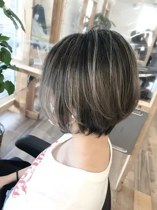ショート カラー LOOP hairのヘアスタイル