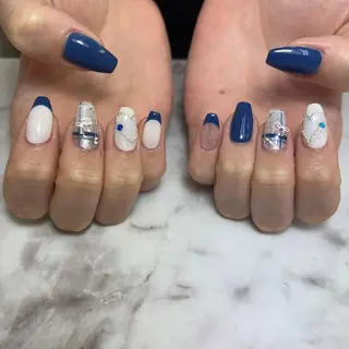 salon UNE LMA見習いスタッフのネイルデザイン