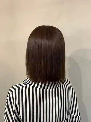 カラー もも ボブ/艶カラーのヘアスタイル