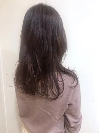 セミロング カラー MIOベージュカラー 柔らかいカラーのヘアスタイル