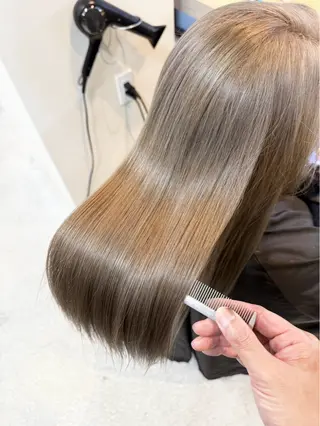 カラー Lia taichiのヘアスタイル