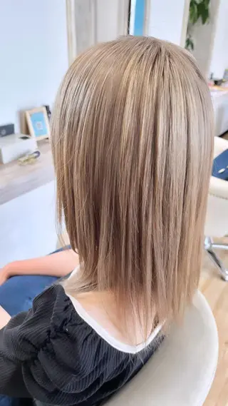 セミロング カラー Atelier 大内のヘアスタイル
