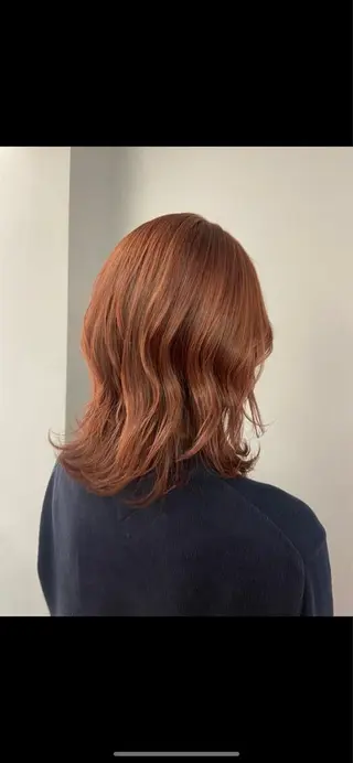 ミディアム カラー natsumi / N°ariaのヘアスタイル