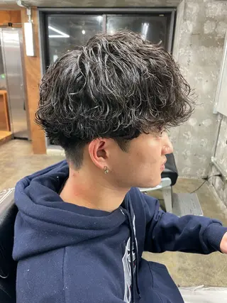 ショート カラー パーマ ヘアアレンジ メンズ 亀井隆汰/メンズ専門 パーマ/フェード可のヘアスタイル