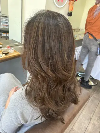 セミロング カラー 鶴見 和美のヘアスタイル