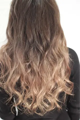 ロング カラー LUXBE LUCEのヘアスタイル