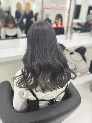 ロング カラー ラベンダー💜 グレージュ🩶のヘアスタイル