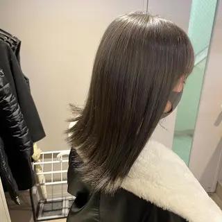 セミロング 寒色/ベージュヘア ブリーチありMiOのヘアスタイル